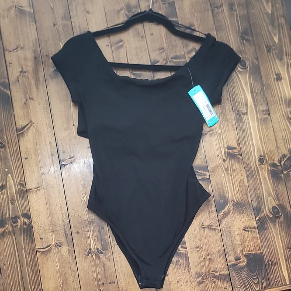 Black Sammi Cut Out Bodysuit - Picture 1 of 4